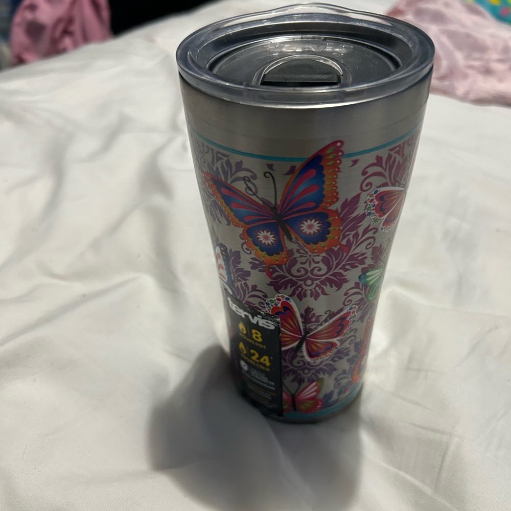 A grey flower cup